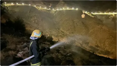 الطائف.. حريق يلتهم أشجاراً وأعشاباً في منطقة جبلية