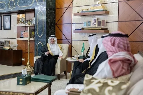 أمير الشرقية استقبل منسوبي جمعية أيتام الجبيل