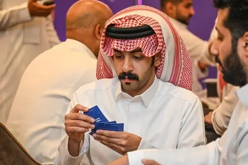 2048 مشاركاً في بطولة البلوت بشاطئ نصف القمر