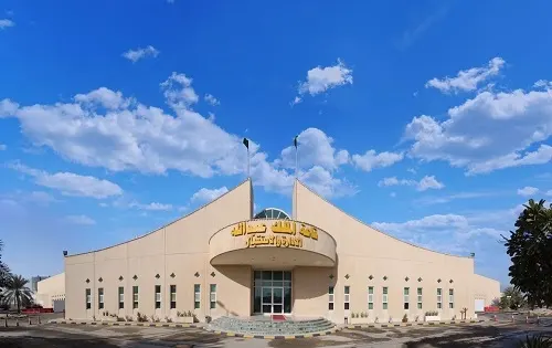 بعد عقدين من التشغيل الذاتي.. قاعة الملك عبدالله مطروحة للاستثمار