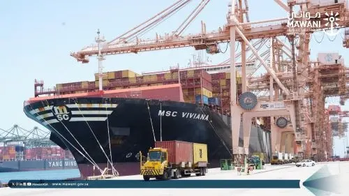 ربط ميناء الدمام بموانئ كراتشي وجبل علي عبر خدمة شحن جديدة