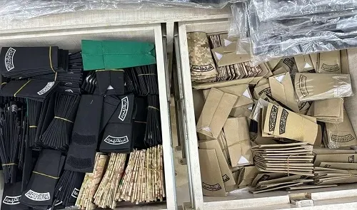 الرياض.. ضبط 40 ألف رتبة وشعار ومصادرة و230 بدلة عسكرية مخالفة