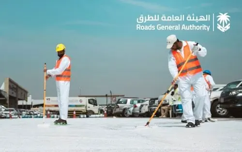 “الطرق” تشرح مدلولات ألوان أرصفة الشوارع