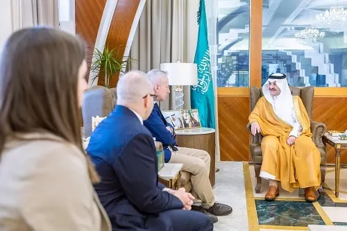 أمير الشرقية يستقبل السفير الأمريكي