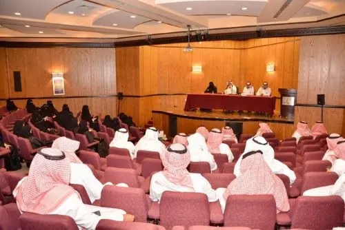 القرني يبحث حل عقبات مدراء مدارس القطيف