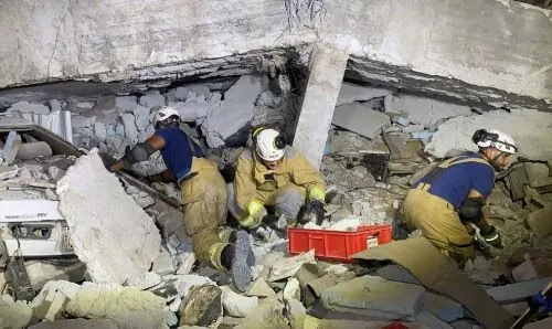 الكويت.. البحث عن ناجين من انهيار عمارة من 6 أدوار
