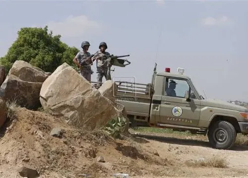 4 ضربات أمنية تسقط 11 مهرباً في عسير و جازان