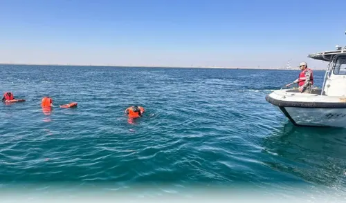 تبوك..”حرس الحدود” ينقذ مقيمين من الغرق
