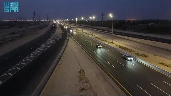 اكتمال صيانة طريق الجبيل من جسر الأوجام إلى راس تنورة