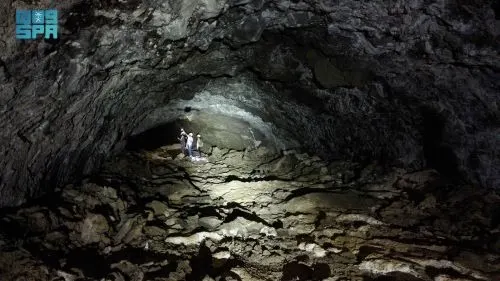 “أبو الوعول”.. وجهة سياحية لمحبي المغامرات داخل الكهوف