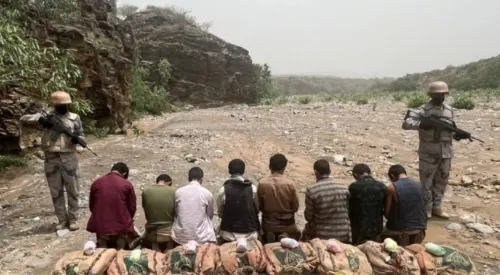 6 ضربات أمنية تسقط 19 مهرباً و 340 كيلو قات و38.369 ألف حبه في عسير وجازان وجدة