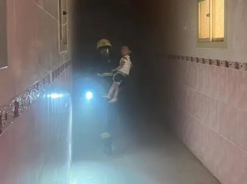 تبوك.. إصابتان وإنقاذ 8 أشخاص من حريق مبنى