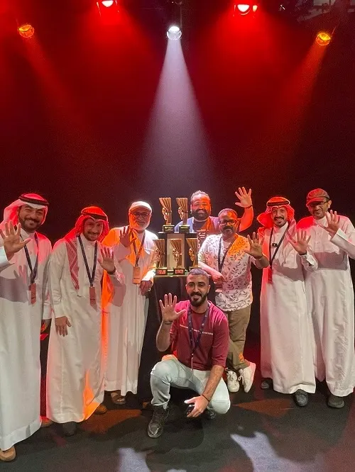 “كوميدي كافيه”.. 53 عرضاً تُوّجت بنجاح “القمقم”