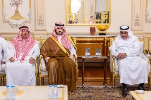نائب أمير الشرقية يقدم العزاء لأسرة التميمي