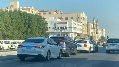 صفوى.. “دعسة بريك” تشبك 5 سيارات.. دون إصابات