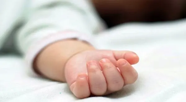 الجزائر.. وحشية والدين تعذّب رضيعاً حدّ الموت