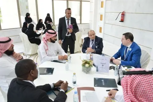 “جامعة الإمام” تبحث دمج الذكاء الاصطناعي في التعليم الجامعي