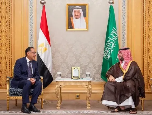 ولي العهد يلتقي رئيس الوزراء المصري