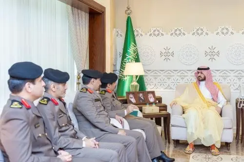 نائب أمير الشرقية يلتقي مدير الشرطة وعدداً من القيادات الأمنية