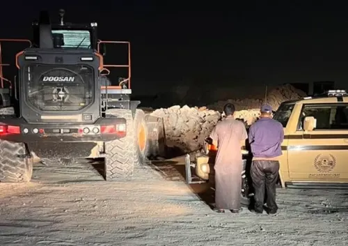 الشرقية.. ضبط يمني ونيبالي استغلوا رواسب البيئة