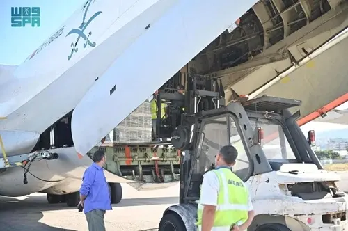 وصول عاشر الطائرات السعودية لمساعدة الشعب اللبناني