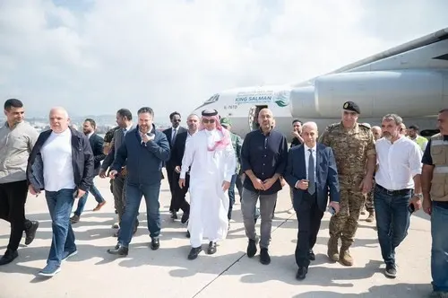 وصول أولى طلائع الجسر الجوي السعودي إلى بيروت