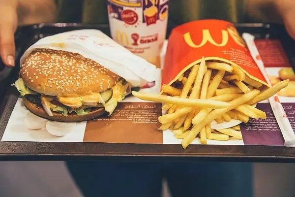 “البصل” ينكب “ماكدونالدز” ببكتيريا “إي كولاي” الخطيرة