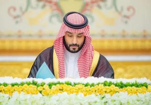 خلال رئاسته مجلس الوزراء.. ولي العهد يطمئن الجميع على صحة خادم الحرمين