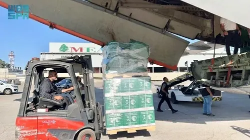 وصول الطائرة الإغاثية الـ 12 إلى بيروت لمساندة الشعب اللبناني