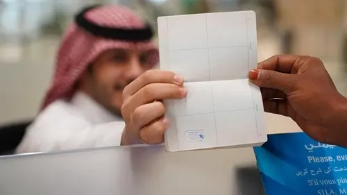 صور] ختم “المنتدى اللوجستي العالمي” في جوازات المسافرين