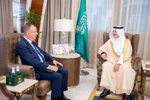 أمير الشرقية يستقبل السفير الجزائري
