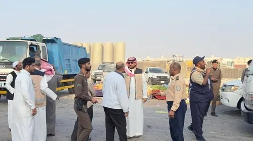 الدمام.. ضبط 7 باعة جائلين و150 طن من الفاكهة والخضار
