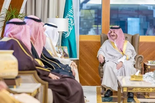 أمير الشرقية يطلع على أهداف جمعية الظهران التعاونية
