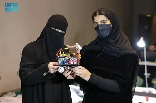 “الجوهرة وأسيل” الأول عربيًا والتاسع عالميًا في أولمبياد الروبوت