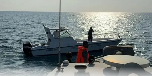 إنقاذ سعوديين تعطل قاربهما في عرض البحر