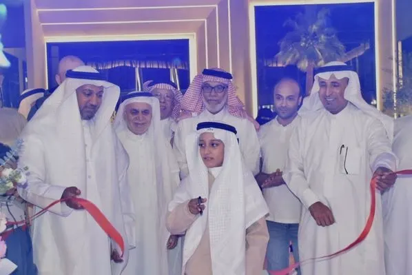 في سي فرونت القطيف.. مركز النصر يرشّ الأطفال بالهدايا في افتتاح الفرع 125