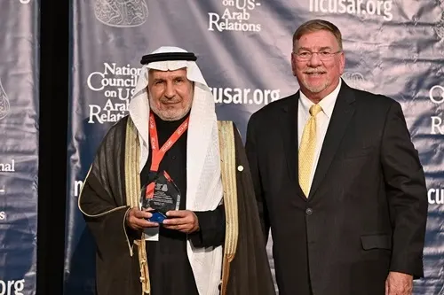 الربيعة يتسلم جائزة القيادة العالمية في الصحة والإنسانية