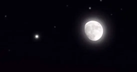 الليلة.. القمر يقترن بكوكب زُحل