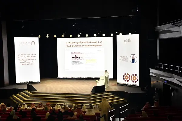 “إثراء” يعيد وهج الحِرف اليدوية بمشاركات محلية وعالمية