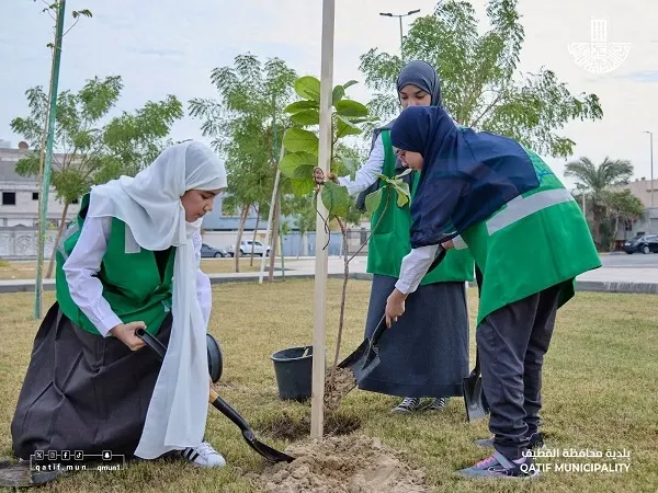 بعد القطيف.. 45 متطوعة غرسن أشجار اللوز في سيهات