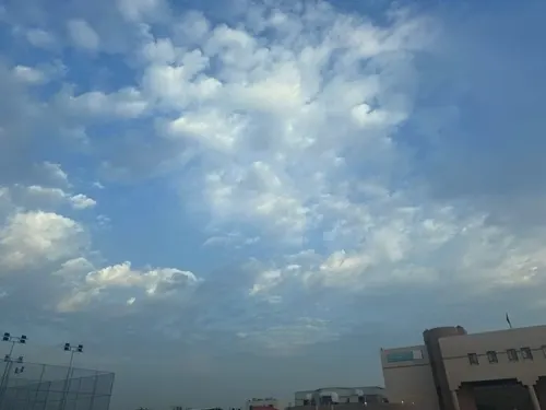 نوفمبر “متصخِّن”.. سماء غائمة.. وشمس حارة