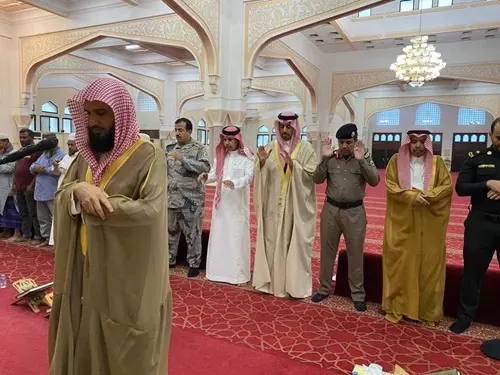محافظ القطيف يؤدي صلاة الاستسقاء
