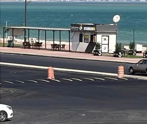 بعد ساعات من آخر حادث دعس.. وضع مطبات في كورنيش دانة الرامس