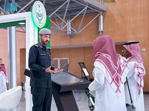 911 يقيم معرضا توعويا بالخدمات الأمنية والإنسانية في الدمام
