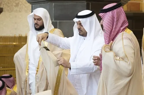 صور] أمراء المناطق ونوابهم يؤدون صلاة الاستسقاء