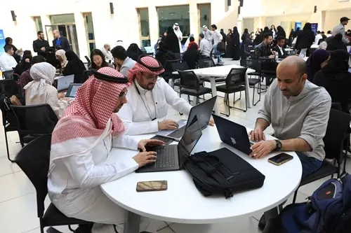 300 متخصص يناقشون تحديات الكيمياء في هاكثون بجامعة الإمام