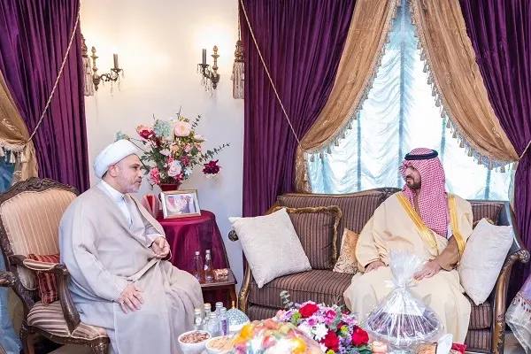 الأمير سعود بن بندر في منزل الشيخ المشيخص