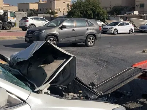 صفوى.. إصابة شاب في تصادم سيارته بخلاطة خرسانة