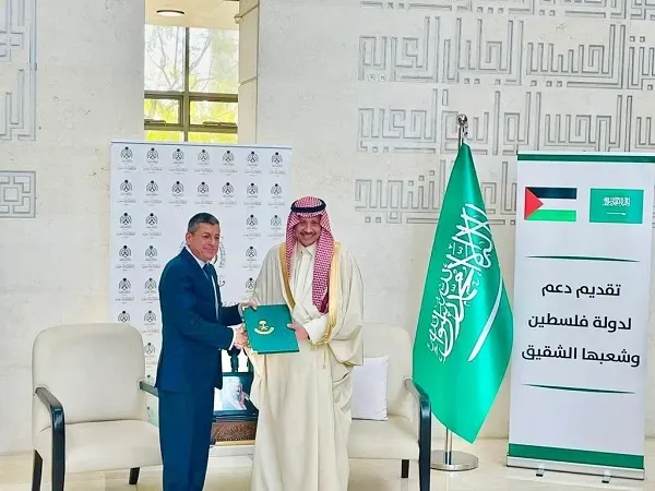 المملكة تسلم الدفعة الرابعة من دعم فلسطين