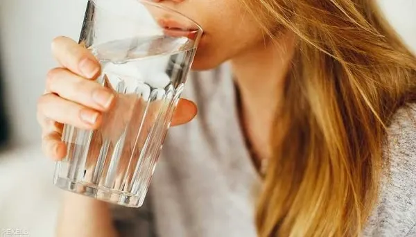 يومياً.. 4 أكواب ماء تضبط السكر والضغط و 6 تنقص الوزن